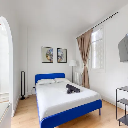 Aux Portes De Paris Монруж