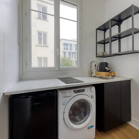 Aux Portes De Paris *